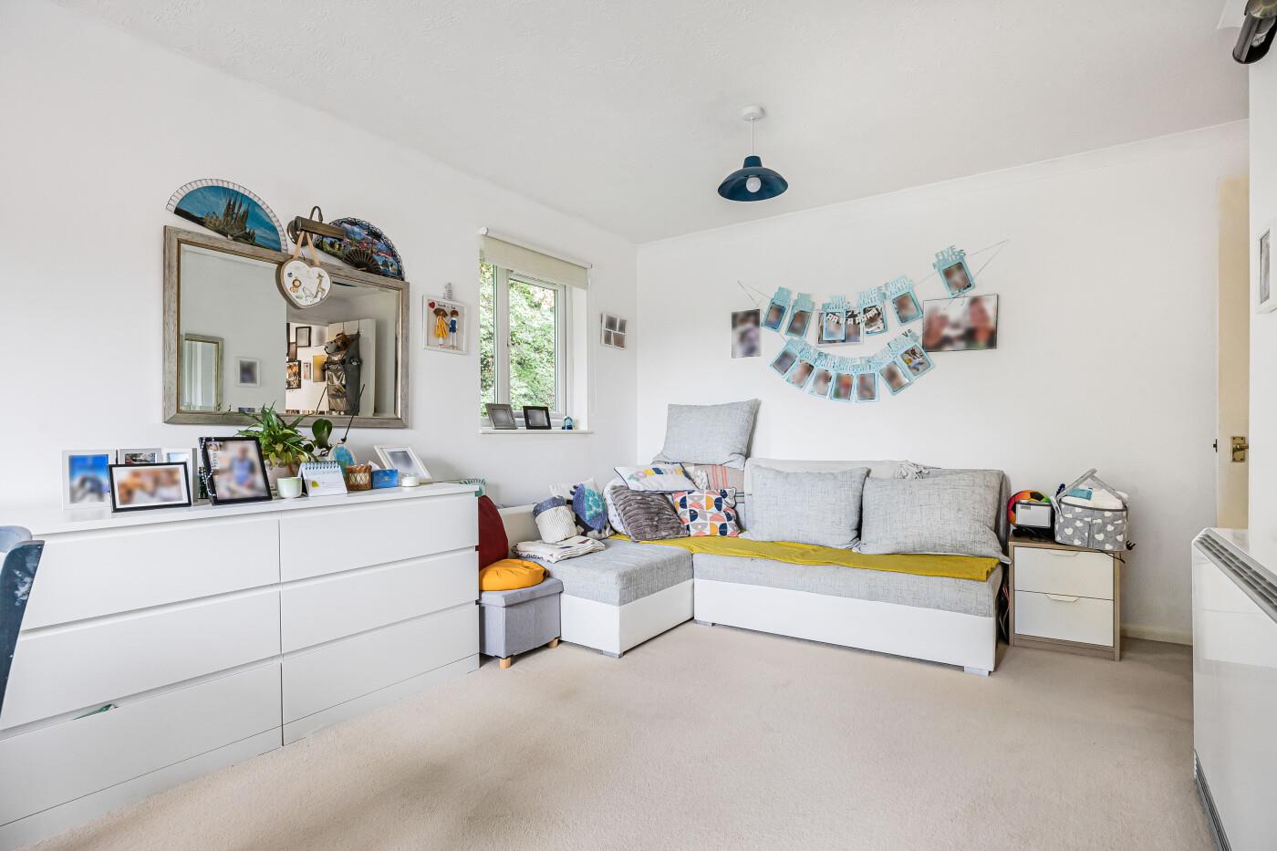 1 bed property in Tilebarn Close, Henley-On-Thames